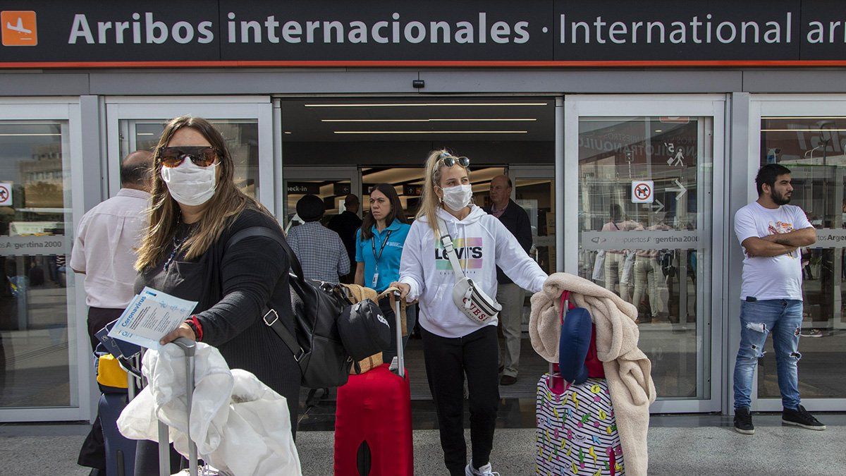 La ministra de Salud afirmó que hay suficientes vacunas en Argentina.