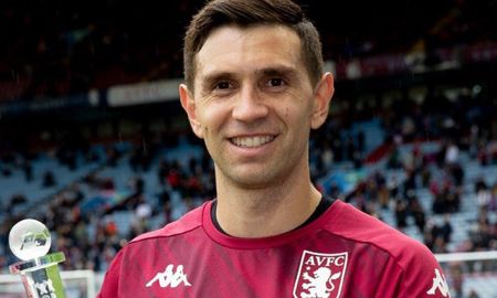 Emiliano Martínez fue elegido como el mejor jugador del Aston Villa y el mejor arquero de los temporada europea. Emiliano Martínez fue elegido como el mejor jugador del Aston Villa y el mejor arquero de los temporada europea.