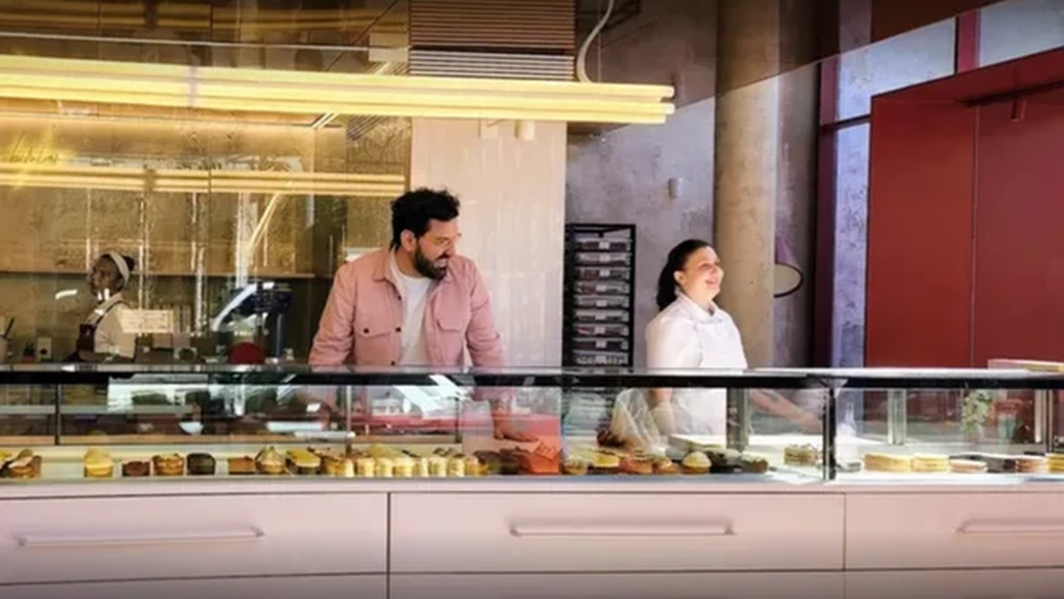 Damián Betular habló del video viral criticando su pastelería y se lo tomó con muy buena actitud. Damián Betular habló del video viral criticando su pastelería y se lo tomó con muy buena actitud.