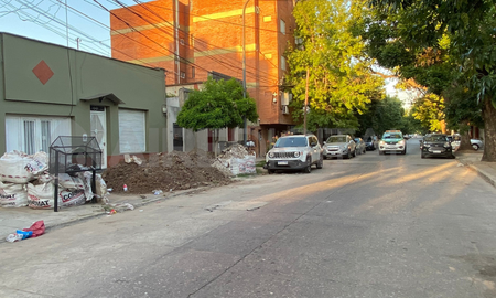 Investigan la muerte de un hombre de 58 años, la víctima fue encontrada en el baño de su casa con múltiples goles y heridas de arma blanca.
