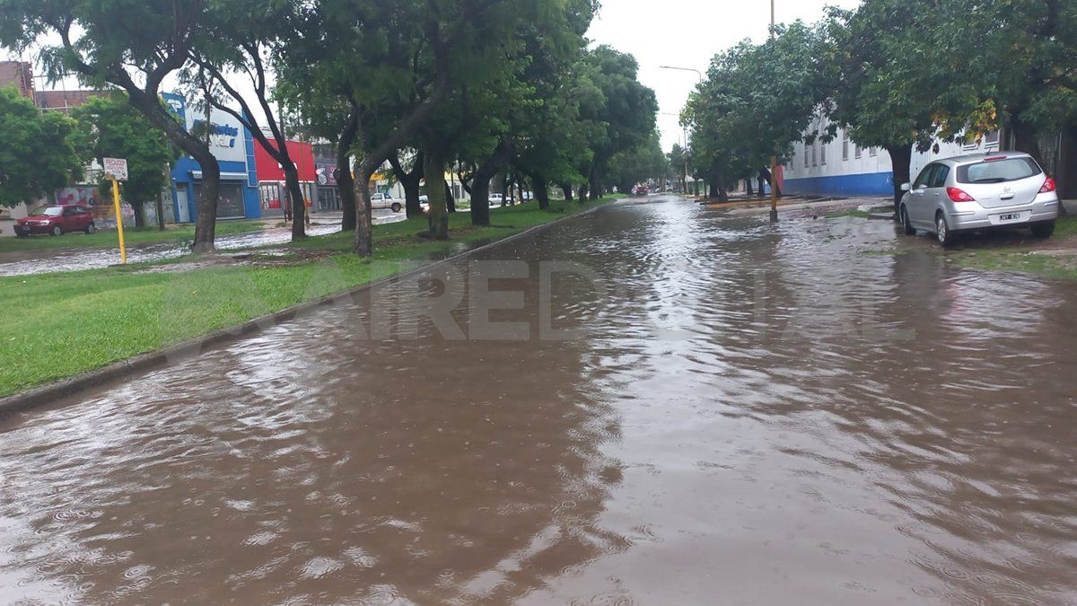 Uno de los peores escenarios se encuentra en la intersección de la avenida Aristóbulo de Valle y Espora.