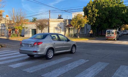 Las calles laterales de barrio Fomento 9 de Julio: un foco de accidentes de tránsito que denuncian los vecinos. Las calles laterales de barrio Fomento 9 de Julio: un foco de accidentes de tránsito que denuncian los vecinos.