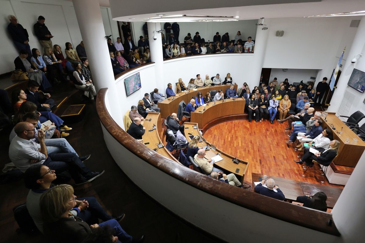 Este martes, en el Concejo de Santa Fe se llevó a cabo el conversatorio: “Claves territoriales y demográficas para proyectar el futuro”. La actividad, enmarcada en el eje “Cómo planificamos y vivimos la ciudad”, representó el inicio de Autonomía Municipal SF.