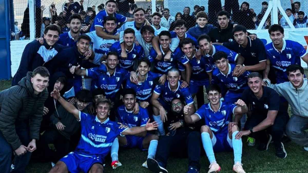 La Salle, otra vez se quedó con el clásico colegial de Liga Santafesina de Fútbol. Foto: prensa La Salle. La Salle, otra vez se quedó con el clásico colegial de Liga Santafesina de Fútbol. Foto: prensa La Salle.