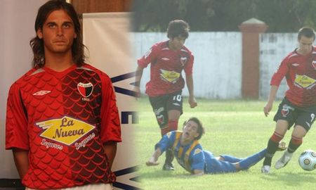 La camiseta escamas de Colón, en 2009. Nunca fue utilizada en un partido oficial. La camiseta escamas de Colón, en 2009. Nunca fue utilizada en un partido oficial.