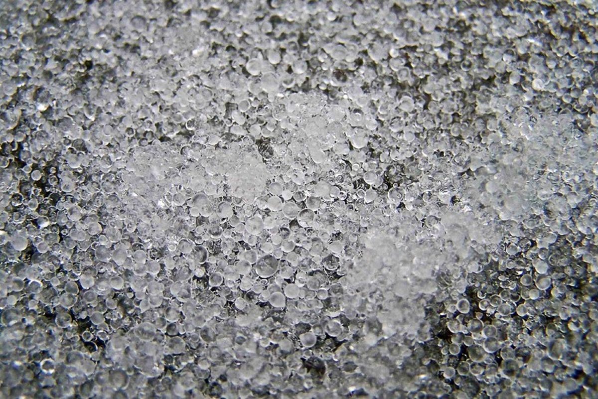 El Graupel tiene un diámetro de 5 mm o menor. El Graupel tiene un diámetro de 5 mm o menor.