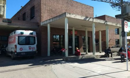 Las víctimas están internadas en el hospital Gamen de Villa Gobernador Gálvez. Las víctimas están internadas en el hospital Gamen de Villa Gobernador Gálvez.