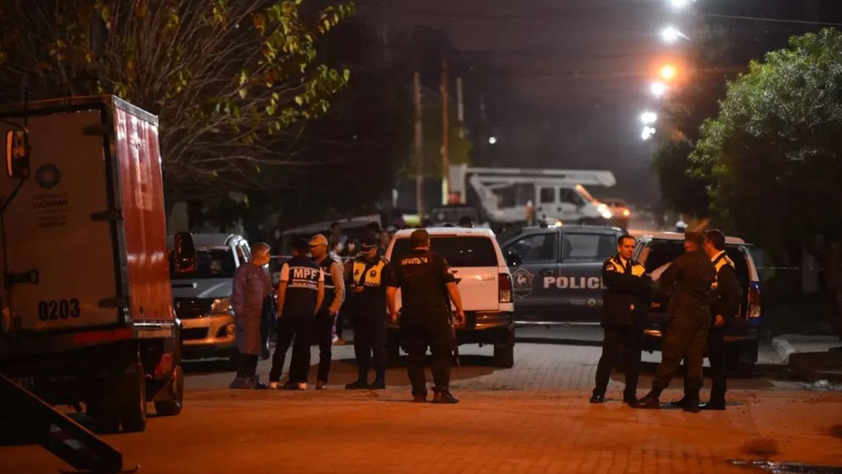 Una adolescente de 15 años que estaba desaparecida desde el domingo pasado en la ciudad tucumana de La Talitas fue hallada asesinada en el interior del pozo ciego. Una adolescente de 15 años que estaba desaparecida desde el domingo pasado en la ciudad tucumana de La Talitas fue hallada asesinada en el interior del pozo ciego.