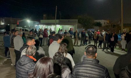 La convocatoria se dio este lunes por la noche en barrio Santa Teresita. La convocatoria se dio este lunes por la noche en barrio Santa Teresita.