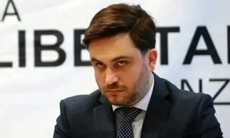 “Sí, le mienten”, se titula el posteo del economista en referencia a Milei. “Sí, le mienten”, se titula el posteo del economista en referencia a Milei.