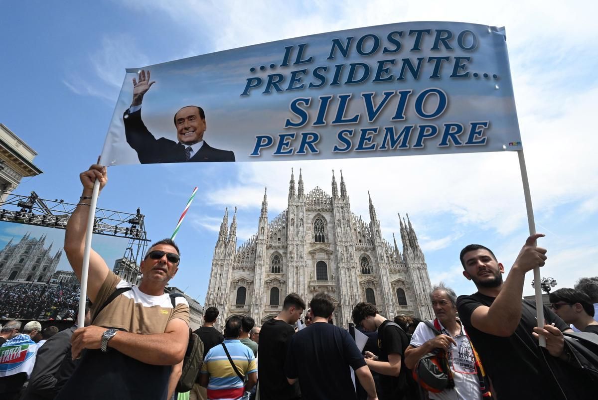 Imágenes del funeral de Estado de Berlusconi en el Duomo de Milán. Imágenes del funeral de Estado de Berlusconi en el Duomo de Milán.
