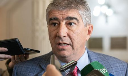 El ministro Fabián Bastía confirmó que, a futuro, los días de paro de los docentes serán descontados de sus sueldos. El ministro Fabián Bastía confirmó que, a futuro, los días de paro de los docentes serán descontados de sus sueldos.