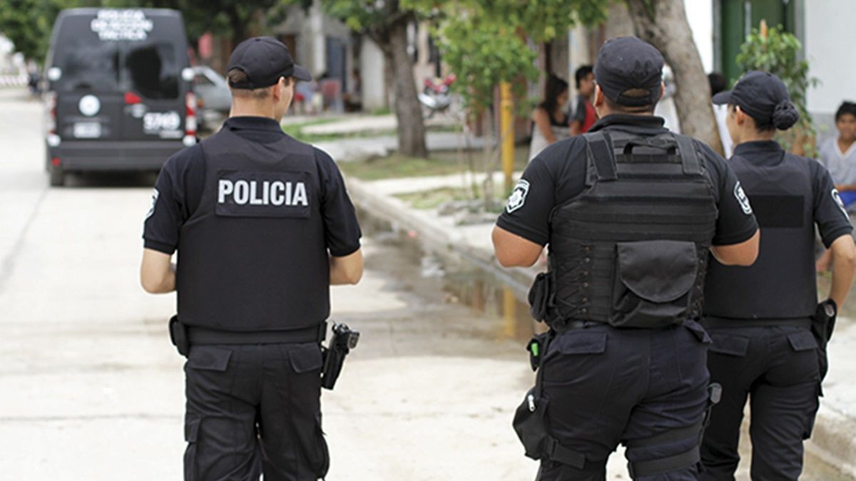 El mandatario santafesino anunció que habrá mayor presencia policial a las calles, habló de intervenciones puntuales en barrios de Rosario, Santa Fe y Rafaela.