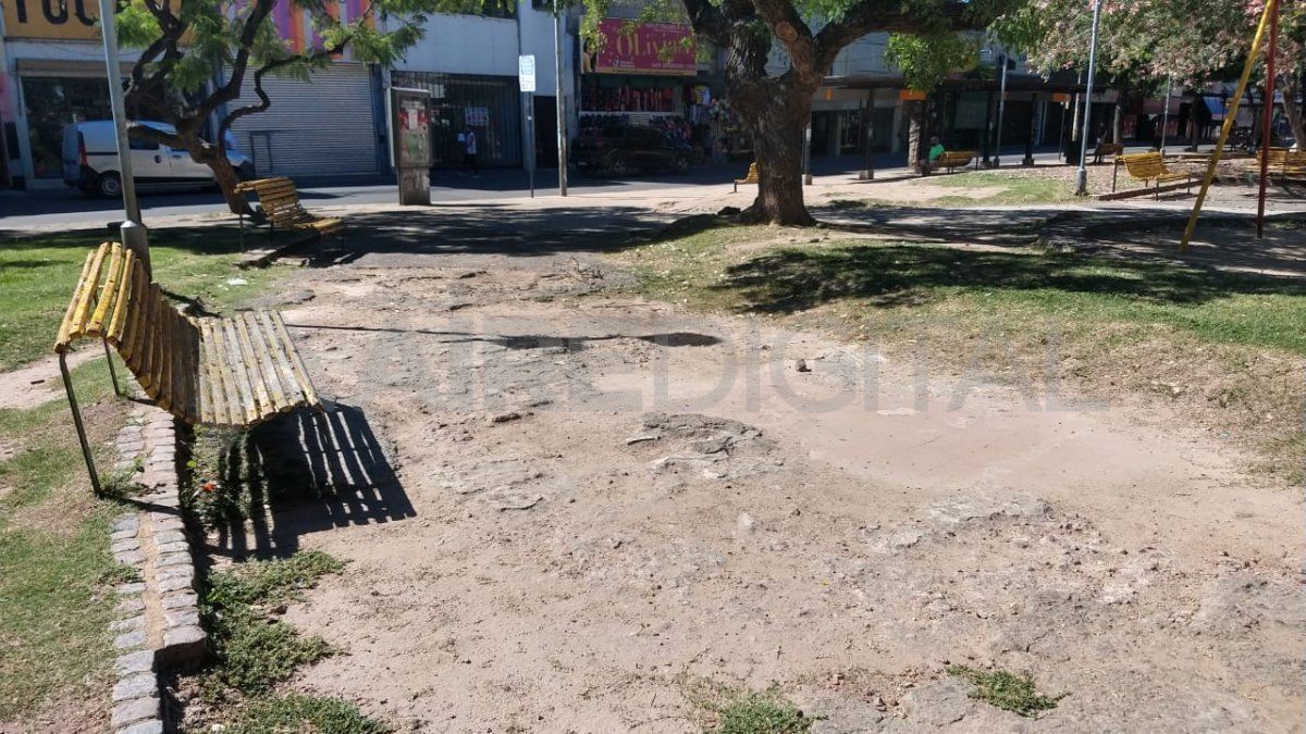 Las veredas están en pésimas condiciones.