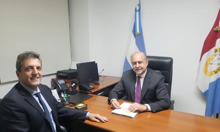 Omar Perotti apoya la inclusión de Sergio Massa en el gobierno de la Nación. Omar Perotti apoya la inclusión de Sergio Massa en el gobierno de la Nación.