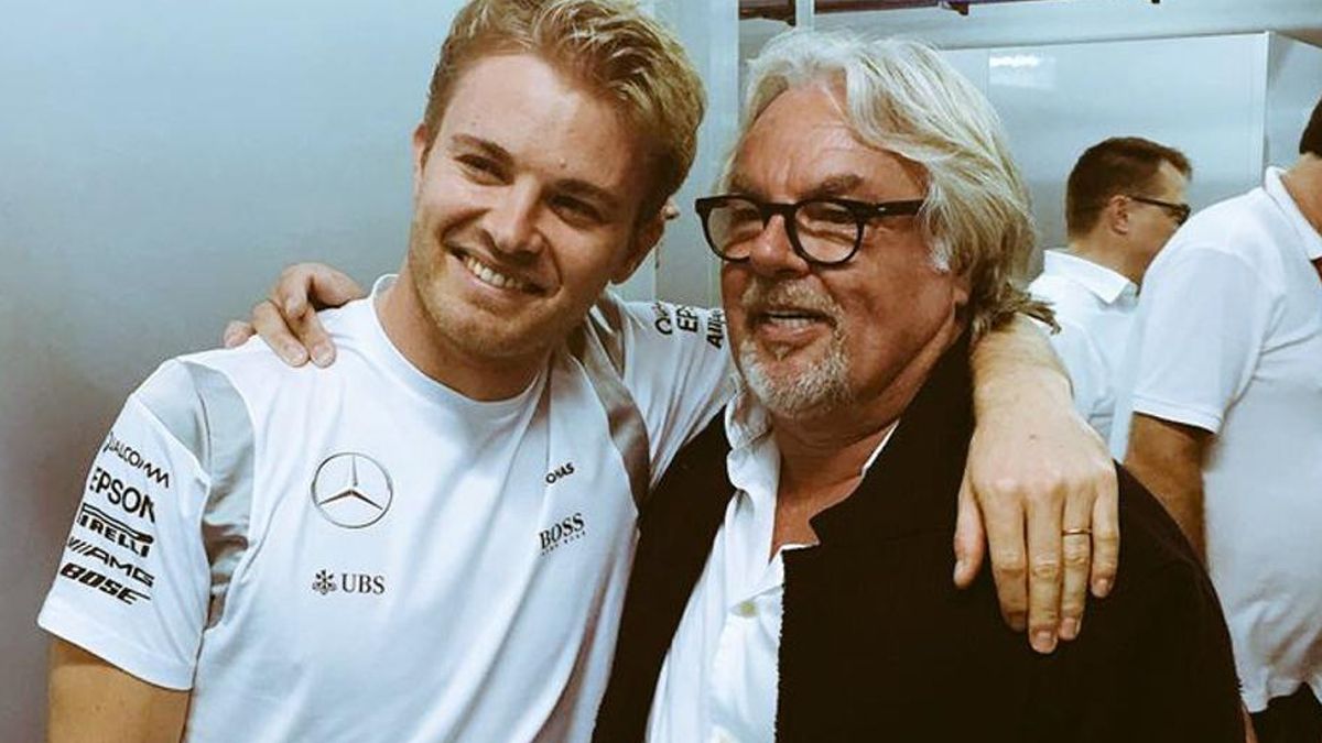 Padre e hijo en Abu Dhabi 2016, donde Nico logró el título mundial con Mercedes. Con 31 años y después de 11 temporadas en el Mundial, el alemán pudo, finalmente, inscribir su nombre con letras de oro entre los monarcas de la categoría. Además, es el tercer campeón germano, detrás de Michael Schumacher y Sebastian Vettel.