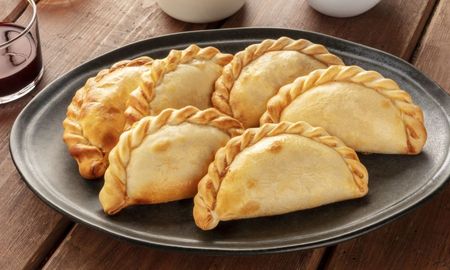 Todos los detalles para hacer empanadas de la mano de Maru Botana. Todos los detalles para hacer empanadas de la mano de Maru Botana.