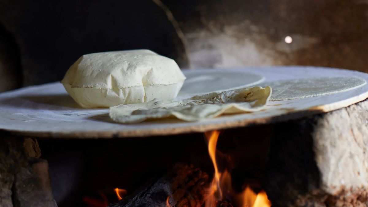La receta para hacer una tortilla inflada sin harina ni levadura.
