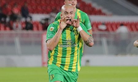 El ex delantero uruguayo de Boca, Argentinos Juniors y Aldosivi, entre otros, fue presentado en un equipo de España. El ex delantero uruguayo de Boca, Argentinos Juniors y Aldosivi, entre otros, fue presentado en un equipo de España.