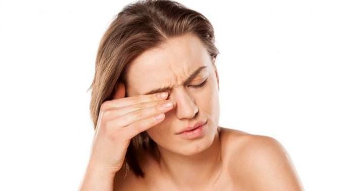 ¿Si te palpita el párpado es de mal augurio? La ciencia responde