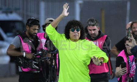 La Mona Jiménez le puso onda a la previa de Boca vs. Estudiantes. La Mona Jiménez le puso onda a la previa de Boca vs. Estudiantes.