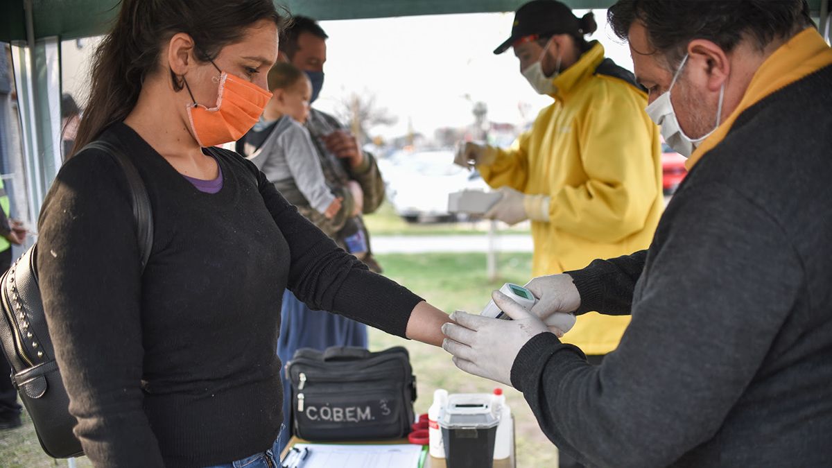 En la postas&nbsp; se proceder&aacute; a la toma de la temperatura corporal y se realizar&aacute; el testeo de olfato a cargo del personal del COBEM. Adem&aacute;s