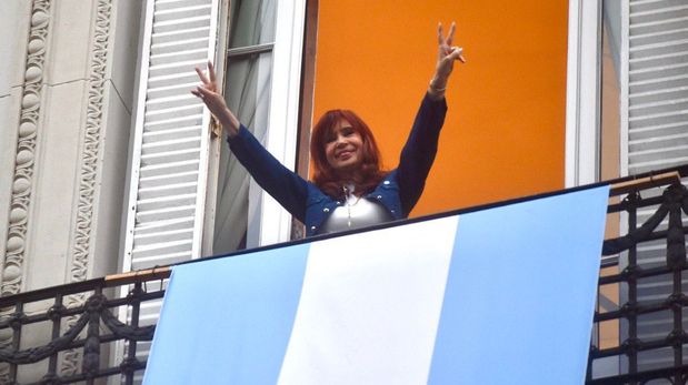 La Sala III de la Cámara Federal de la Seguridad Social rechazó este miércoles un recurso extraordinario federal presentado por la ANSES y dejó firme la medida cautelar que obliga a restituir la pensión por viudez a Cristina Kirchner.