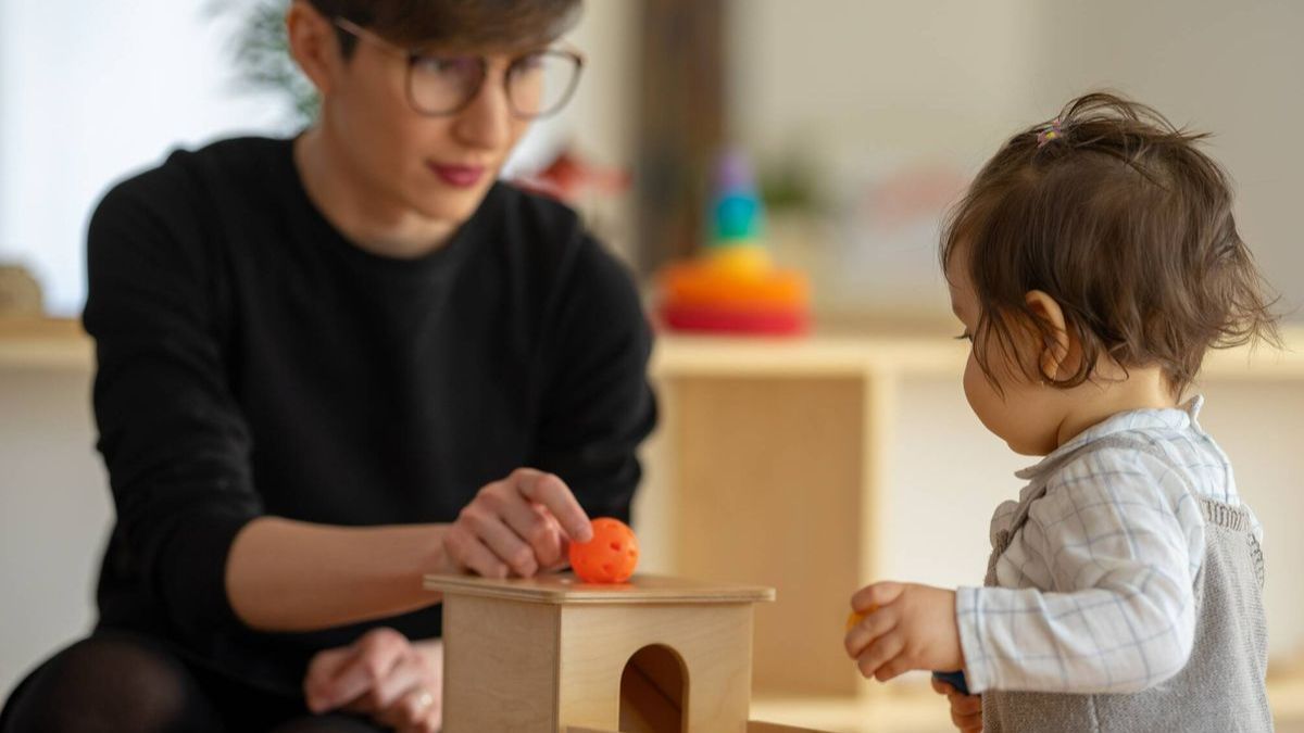 La crianza positiva no mira a los niños y las niñas, sino que da vuelta el foco y nos mira a nosotros La crianza positiva no mira a los niños y las niñas, sino que da vuelta el foco y nos mira a nosotros