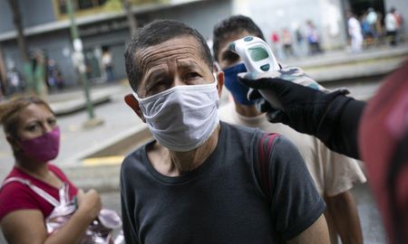 Ecuador firmó acuerdos con al menos cuatro laboratorios, entre ellos Covax Facility, Pfizer-BioNtech y Covaxx, y AstraZeneca. Ecuador firmó acuerdos con al menos cuatro laboratorios, entre ellos Covax Facility, Pfizer-BioNtech y Covaxx, y AstraZeneca.