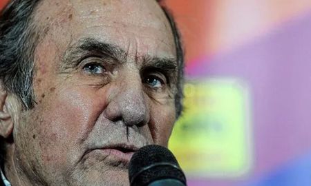 Esta semana ingresó a la Cámara de Diputados de Santa Fe un proyecto de ley que propone la creación de un monumento al exgobernador y excorredor de Fórmula 1, Carlos Reutemann. Esta semana ingresó a la Cámara de Diputados de Santa Fe un proyecto de ley que propone la creación de un monumento al exgobernador y excorredor de Fórmula 1, Carlos Reutemann.
