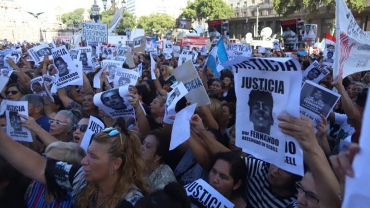 Recolectan más de 320.000 firmas para que no quede impune la muerte de Fernando