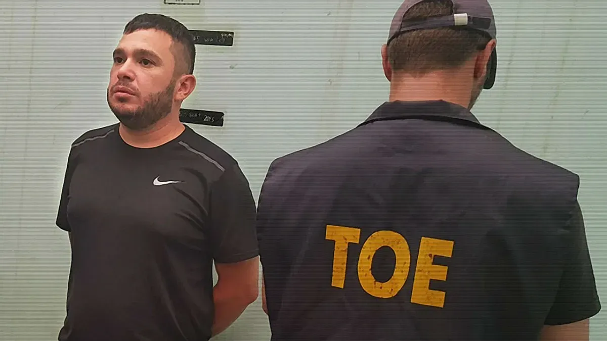 Esteban Alvarado, el líder de uno de los clanes narco más importante de Rosario, en el momento de su detención. Esteban Alvarado, el líder de uno de los clanes narco más importante de Rosario, en el momento de su detención.