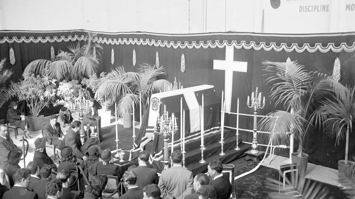 Cerdan fue velado durante dos días y dos noches en Casablanca, rodeado de coronas y arreglos florales que se enviaron desde Europa y Estados Unidos, y que fueron trasladadas al cementerio en 40 autos, junto a las casi 45.000 personas que asistieron a su sepelio. Cerdan fue velado durante dos días y dos noches en Casablanca, rodeado de coronas y arreglos florales que se enviaron desde Europa y Estados Unidos, y que fueron trasladadas al cementerio en 40 autos, junto a las casi 45.000 personas que asistieron a su sepelio.