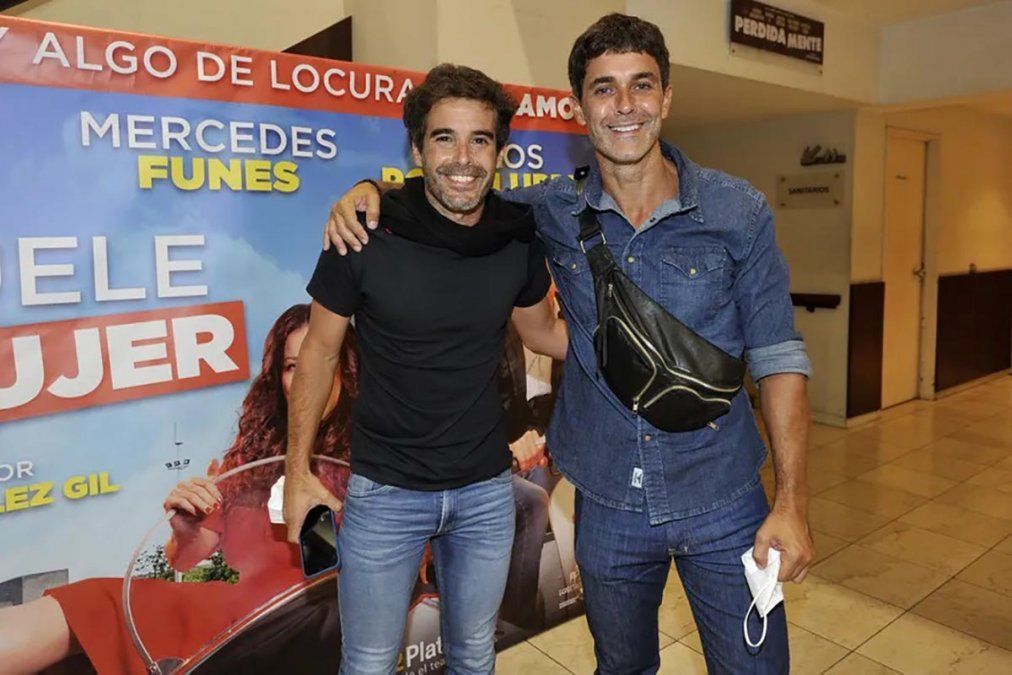 Mariano Martínez y Nicolás Cabré coincidieron en el teatro y posaron juntos para la cámara. Las redes estallaron recordando a los hermanos Marquesi.