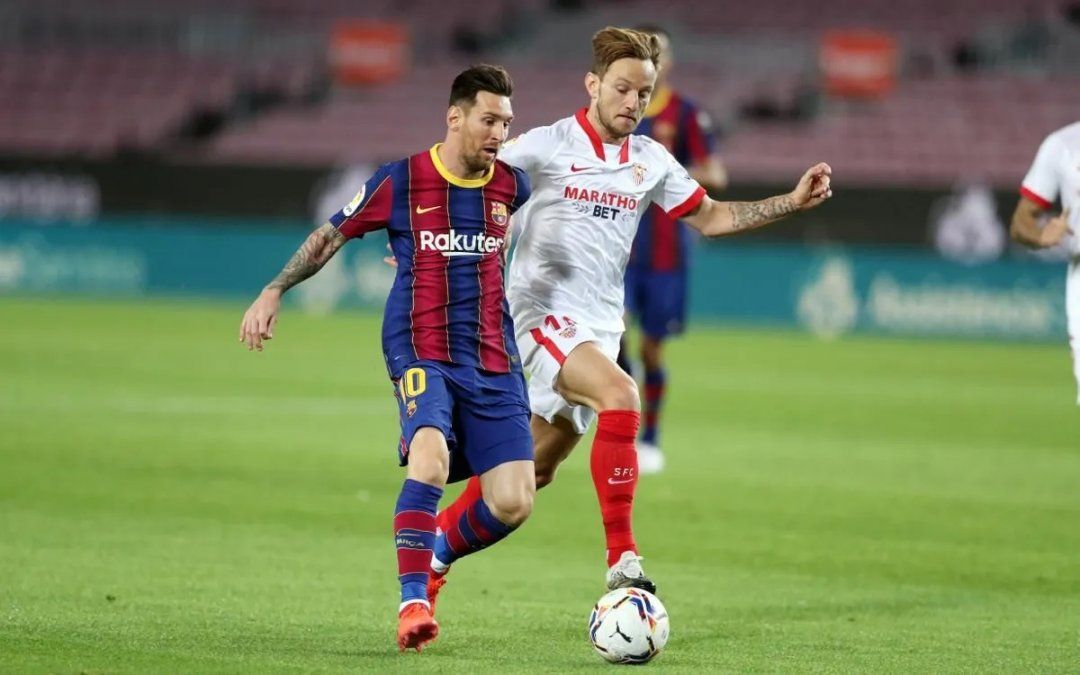 Con Lionel Messi como titular