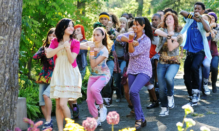 El trailer oficial de Camp Rock 3. El trailer oficial de Camp Rock 3.