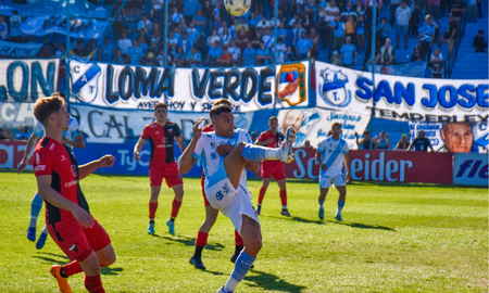 Colón volvió a caer de visitante y está de nuevo quinto, a cinco puntos del líder, a siete fechas sobre del final de la Primera Nacional. Colón volvió a caer de visitante y está de nuevo quinto, a cinco puntos del líder, a siete fechas sobre del final de la Primera Nacional.