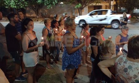 Vecinos de Oscar Baños protestaron el martes por la noche, tras conocerse la noticia de su fallecimiento. Vecinos de Oscar Baños protestaron el martes por la noche, tras conocerse la noticia de su fallecimiento.