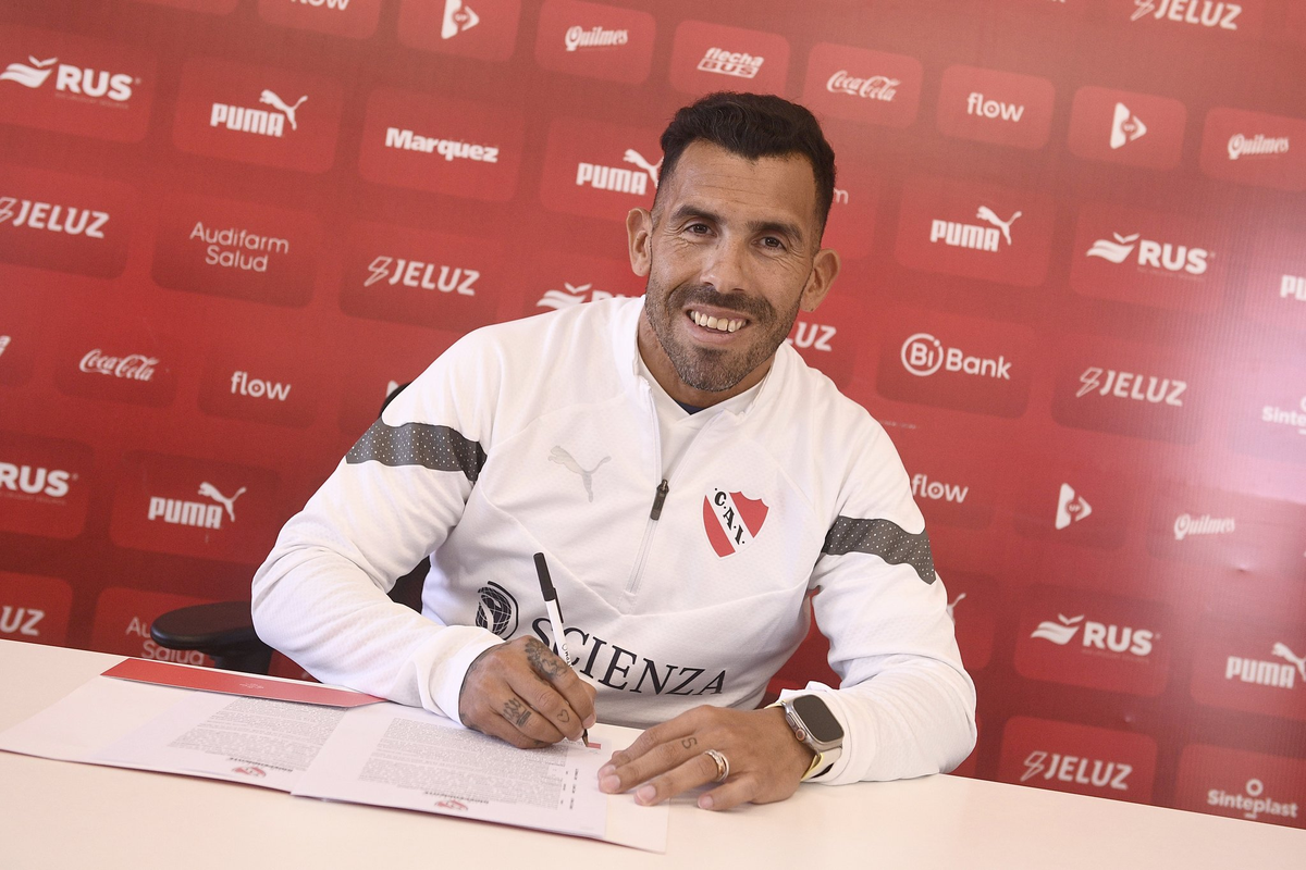 Carlos Tevez fue presentado en Independiente. Carlos Tevez fue presentado en Independiente.