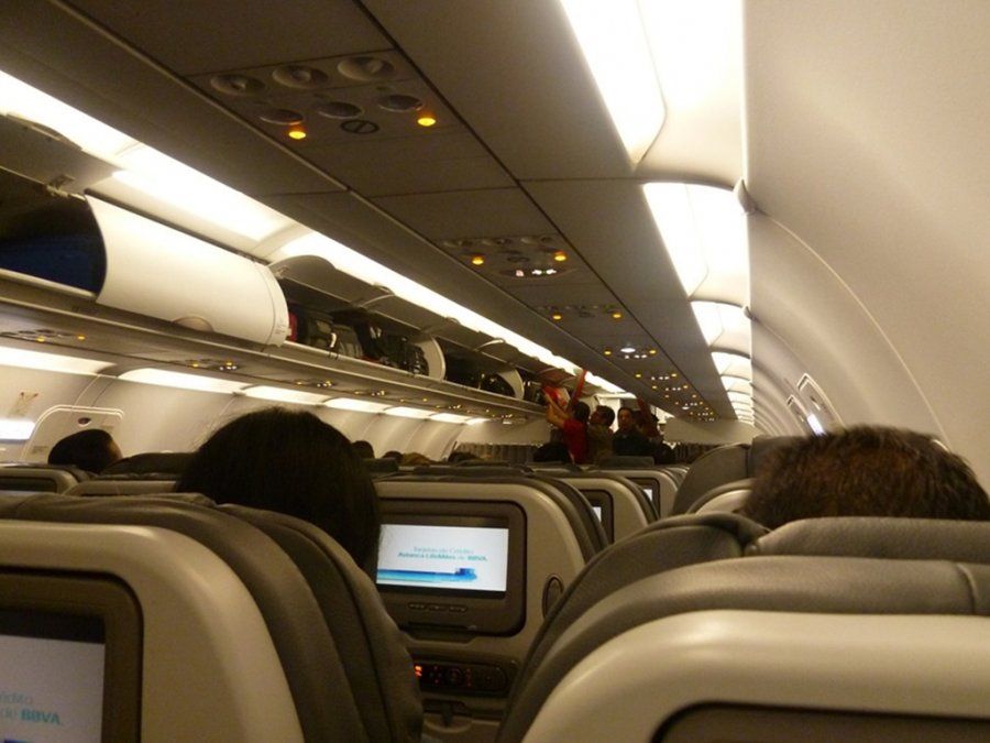 Impiden que tres barras de Colón viajen en el charter oficial a Venezuela