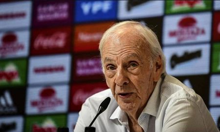 El ex DT campeón mundial con la selección argentina renovó su vínculo a cargo de los seleccionados nacionales. El ex DT campeón mundial con la selección argentina renovó su vínculo a cargo de los seleccionados nacionales.