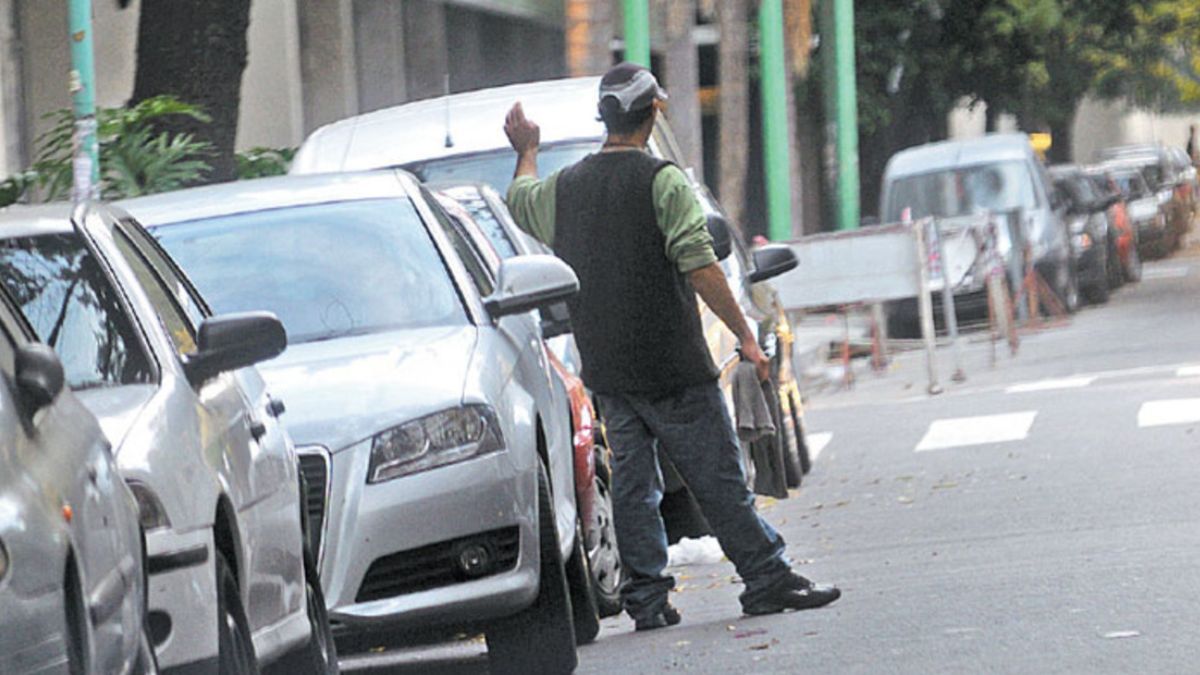 El Concejo de Santo Tomé prohibió los cuidacoches y estableció sanciones. 