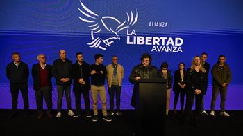 Milei organiza una mesa política y abre el diálogo con los gobernadores tras la derrota en Buenos Aires
