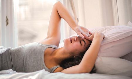 La respuesta de la ciencia del sueño está en el cumplir con los ciclos de sueño, que duran una hora y media. Cortarlos puede hacer que nos cueste más levantarnos. La respuesta de la ciencia del sueño está en el cumplir con los ciclos de sueño, que duran una hora y media. Cortarlos puede hacer que nos cueste más levantarnos.