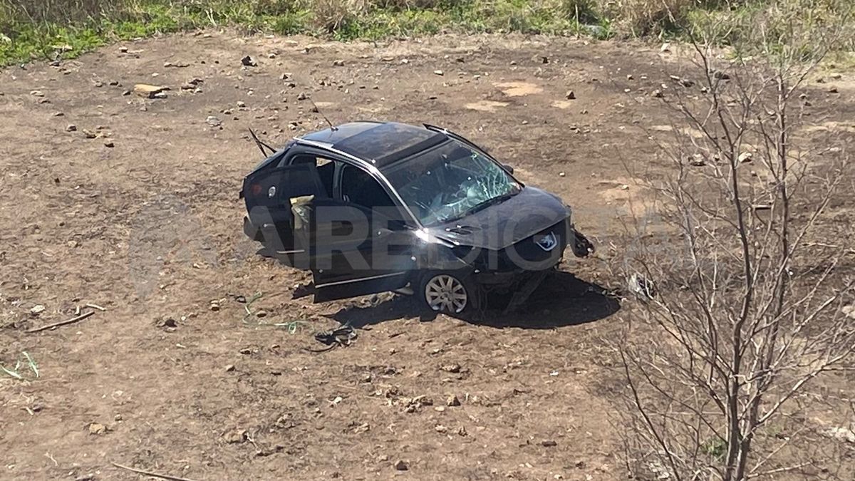 La carrocería y estructura del auto quedó practicamente destruida.&nbsp;