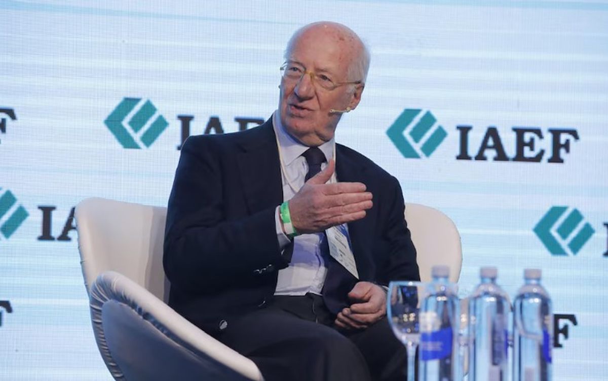 Los Rocca no invierten jamás en armamentos, medios o especulación financiera, aseguró el empresario más importante del país y principal sostén empresario del gobierno nacional. Los Rocca no invierten jamás en armamentos, medios o especulación financiera, aseguró el empresario más importante del país y principal sostén empresario del gobierno nacional.