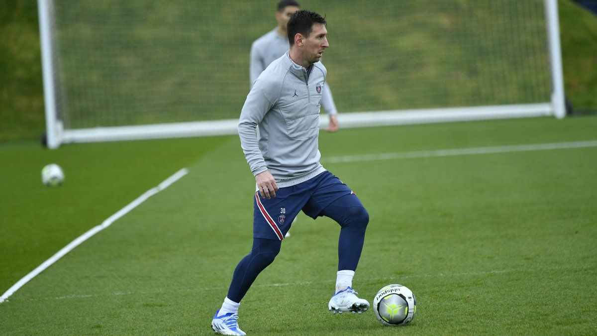 El Paris Saint-Germain de Lionel Messi juega este domingo el clásico francés ante Olympique Marsella.