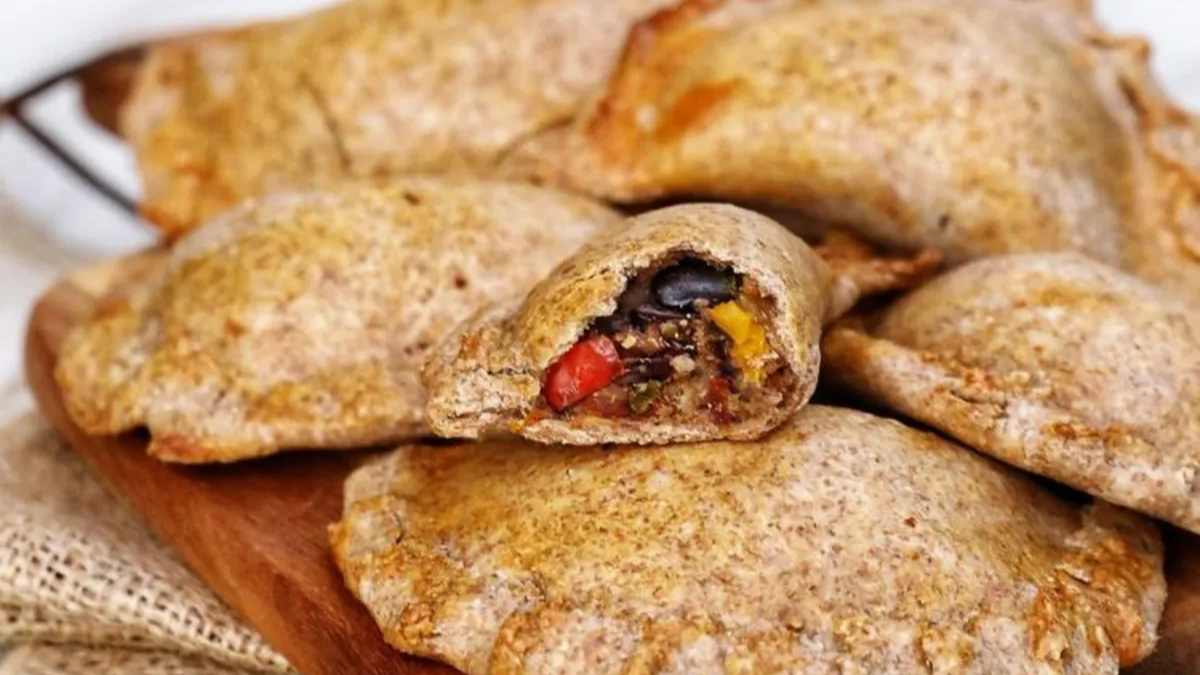La masa integral para empanadas es fácil de preparar, con ingredientes sencillos y económicos. La masa integral para empanadas es fácil de preparar, con ingredientes sencillos y económicos.