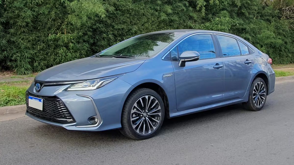 El Toyota Corolla Híbrido es el auto que menos gasolina consume por km.