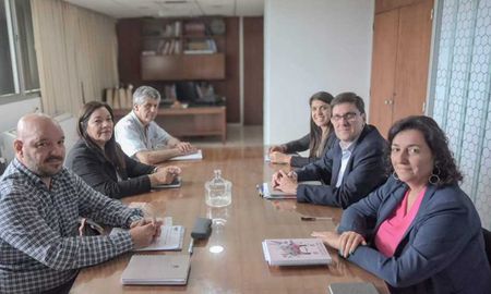 El primer encuentro entre el gobierno y los docentes servirá para explorar los mecanismos de negociación que se pondrán en marcha en un contexto por demás de complejo. El primer encuentro entre el gobierno y los docentes servirá para explorar los mecanismos de negociación que se pondrán en marcha en un contexto por demás de complejo.